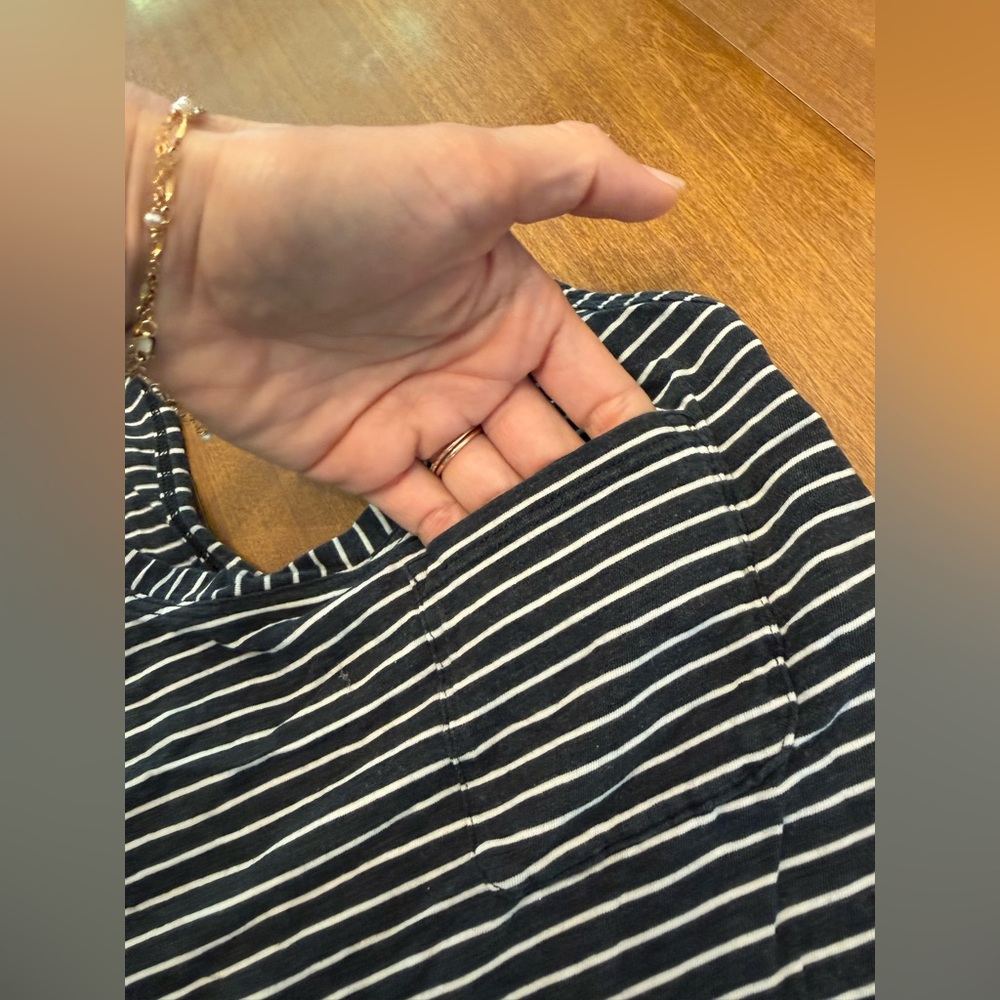 Black and white striped Lululemon tank with pocket - Picture 4 of 4